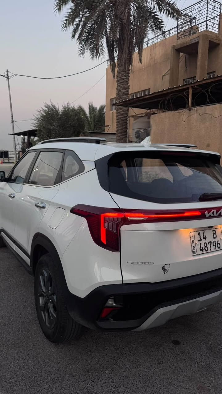 🚘 Kia Seltos SX 2025

🔹 الموديل: Kia Seltos SX
🔹 سنة الصنع: 2025
🔹 المحرك: 1.6 لتر Turbo
🔹 القوة: 195 حصان
🔹 ناقل الحركة: أوتوماتيك 8 سرعات
🔹 الدفع: AWD دفع رباعي

✨ المواصفات والتجهيزات

• شاشة 10.25 إنش
• شاشة عدادات رقمية 10.25 إنش
• Apple CarPlay
• Android Auto
• نظام صوت Bose Premium
• شحن لاسلكي للهاتف
• Smart Key دخول ذكي
• تشغيل زر
• مقاعد جلد
• مقعد السائق كهربائي
• تبريد المقاعد الأمامية
• فتحة سقف كهربائية
• مكيف أوتوماتيك
• مقود رياضي Flat Bottom
• Ambient Lighting إضاءة داخلية
• مصابيح أمامية LED
• مصابيح خلفية LED
• جنوط 18 إنش
• مرايا كهربائية
• إشارات انعطاف بالمرايا
• زجاج خلفي مظلل
• باب خلفي كهربائي

🛡️ أنظمة الأمان

• رادار أمامي
• كاميرا خلفية
• حساسات ركن
• مثبت سرعة ذكي
• نظام المحافظة على المسار
• نظام متابعة المسار
• مراقبة النقطة العمياء
• تحذير حركة المرور الخلفية
• نظام التحذير ومنع الاصطدام الأمامي
• كشف المشاة والدراجات
• Highway Driving Assist
• مراقبة ضغط الإطارات
• وسائد هوائية متعددة
*********** البصرة, العراق
