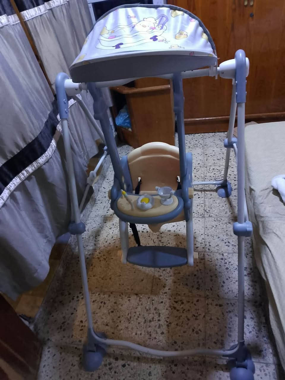 سرير كهربائي هزاز وموسيقى تحكم ريمونت مابي اي كسر نظيف 98بالمية مع دوشك ديباج غير مستعمل سعرة 90 وبي مجال 
المرجوحة نظيفة وجديدة ب75مكاني بغداد الشعب

