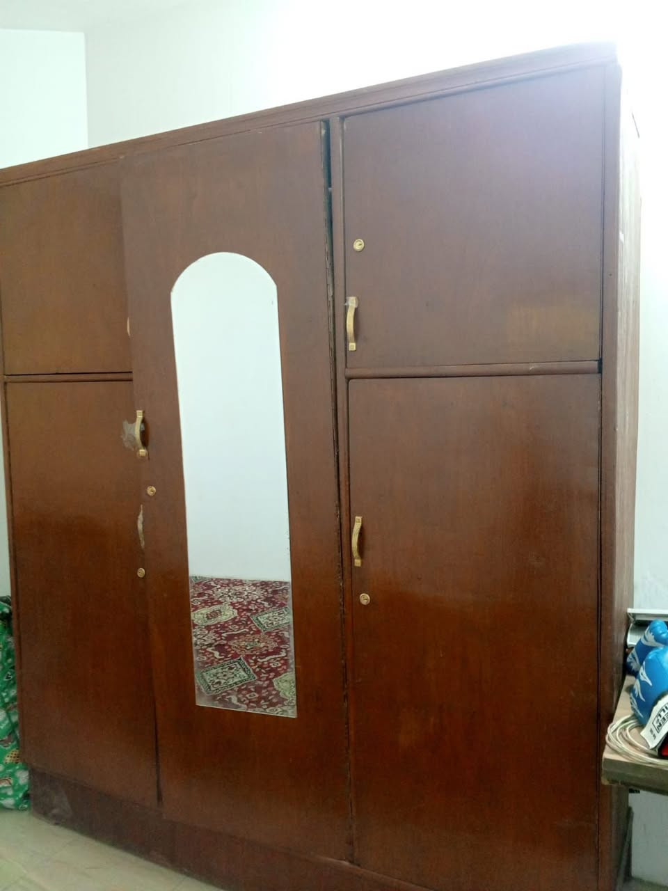 سلام عليكم مكلفة بنشر
كنتور ثلاث بيبان مكان الحريه 
رقم ***********
