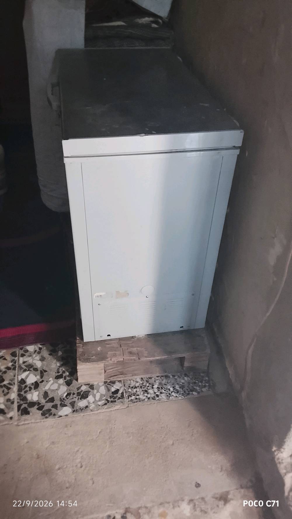 مجمده للبيع شخر ما بيه والدتي مشتريته وعايفتها كل شي ما بيها والله جديده سعرها سعرها 250 وبيها مجال