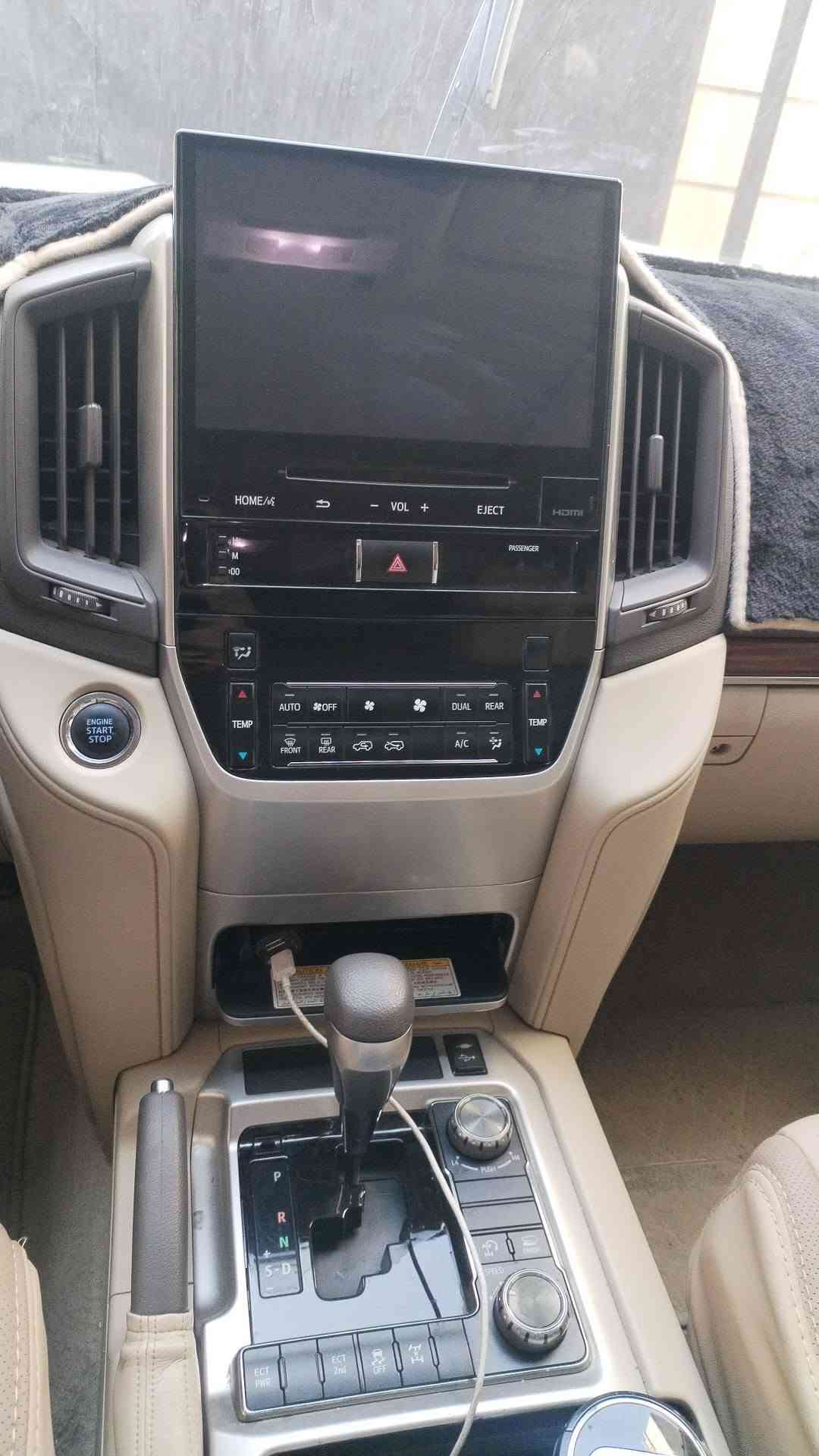 لاندكروزر • ٢٠١٨ • ماشيه ٥٧ الف