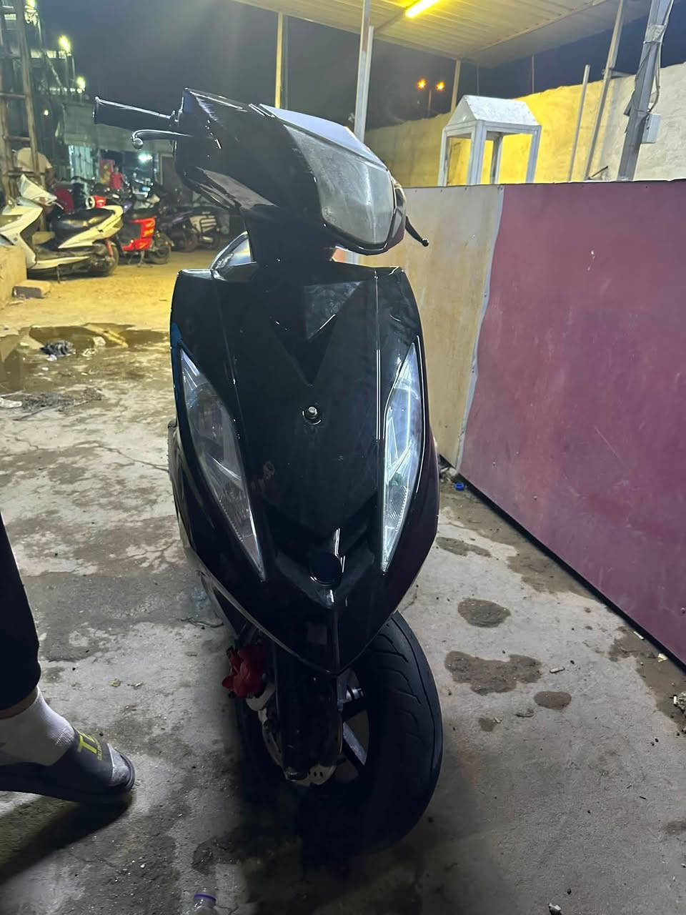 السلام عليكم دراجه للبيع GTR مكينه بلاديه ممفتوحه كفرات سود مختمه دراجه نضيفه موديل 12 مابيها شي مجرد قايش يرادله تبديل السعر 800
لو مراوس بعدله نضيفه التواصل على هاذ الرقم ***********
