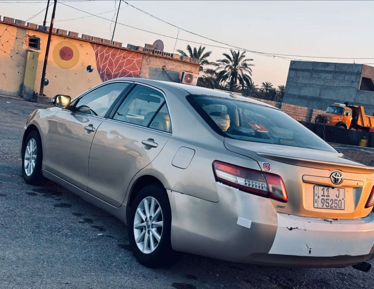 السلام عليكم عندي كامري موديل ٢٠١٠ مكينه ثنين ونص مشدوده جديد رقم بغداد بسمي بيه صبغ حزام اثر جراد بس ضرره جاملغ خلفي السياره صدر تخم تاير باتري  كله جديد بيه مشكله بالكير ابيع على وضعه السعر ٨٥ وبيه مجال للتصال *********** ديالى بلدروز
