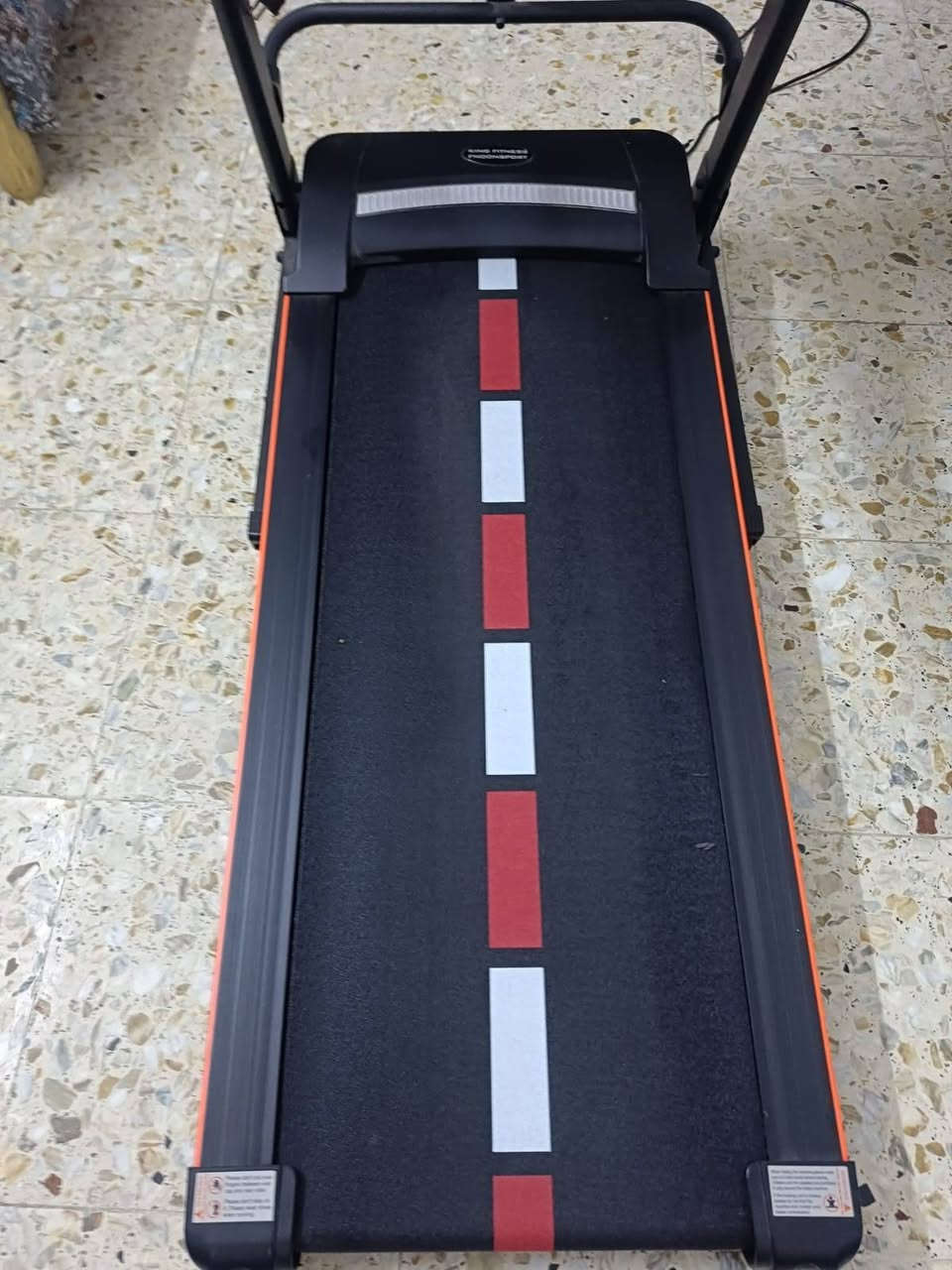 عندي جهاز جري مثل  الي بالصوره  للبيع... استخدام منزلي نضيف جدا وزن يتحمل 180كيلو دبل ماطور جبلي بي حزام تكسير شحوم تدليك جسم كامل موصفات او بي .. ام بي ثري سماعات  العنوان بغداد سعره 350 وبي مجال الكراده بارك السعدون وهذه رقمي ***********
