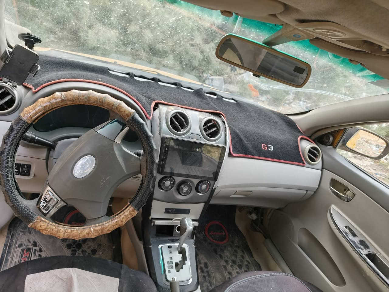 بيوايدي g3 2013 محور كورلا نحلة 1800 بيهه تنقيص (رنكات) والباب مضروب مثل ما موضح بالصور وبيهه ضربة بالجاملغ خفيفه
السياره مصبوغه عام يرادله ترتيب السياره باسمي 
مصفرة هيئة وغرامات 
رقم بغداد 
مكانهه بغداد ابو غريب 
السعر 36 وبيهه مجال بسيط
*********** واتساب فقط
