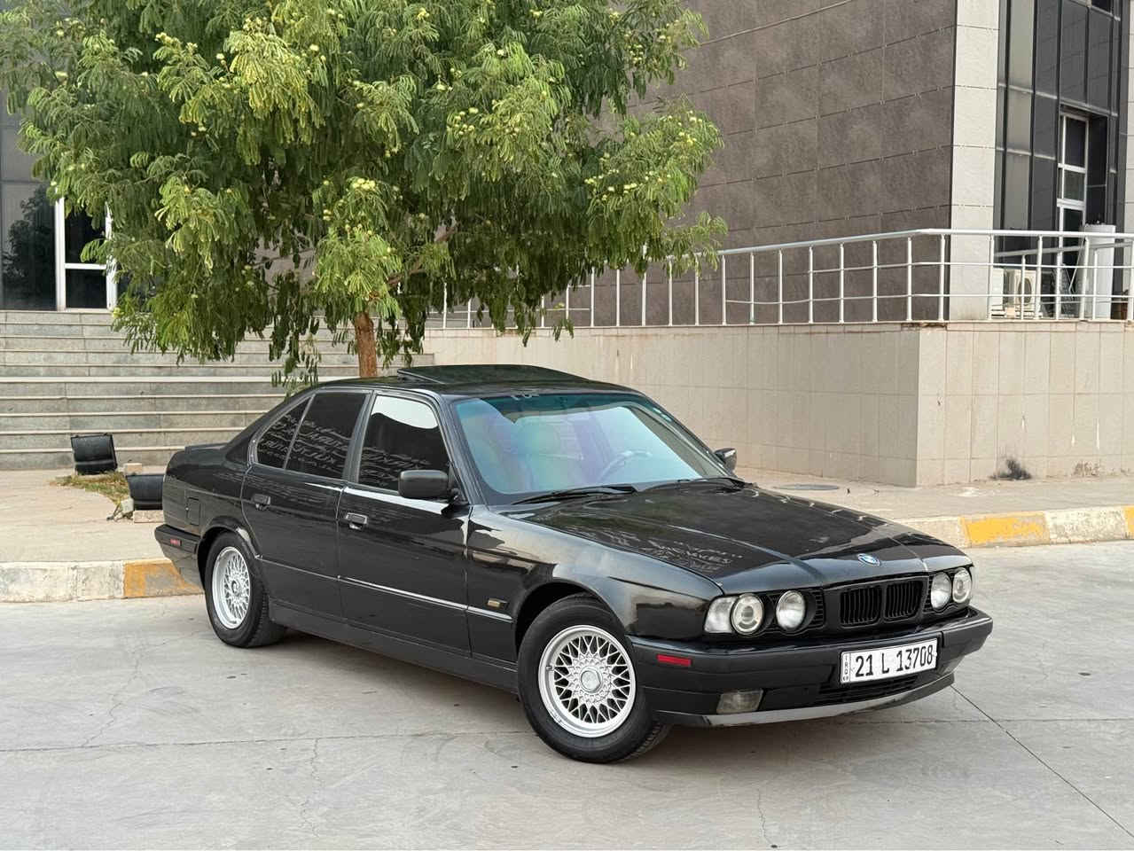 بي ام دبليو موديل 1992
حجم محرك  525 بلاد ( كير اوتوماتيك )

سعرا  56 مجال قليل 
مكان كركوك داخل المدينة

سيارة مصبوغ عام لجمالية 
فول مواصفات سلايد داخل رصاصي و اوتوماتك تبريد شغال كير محرك شرط 

سنوية رقم هزة كلهم جديد 
شرط تحويل و وكالة

 اسيا  ***********
 كورك *********** كركوك, العراق
