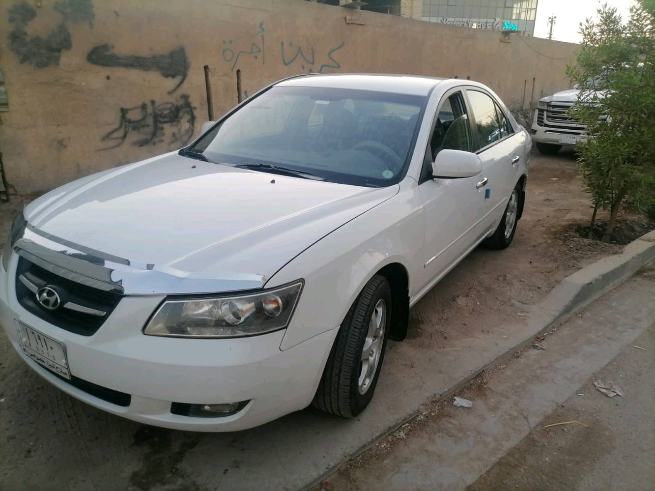 السلام عليكم للبيع سوناته٢٠٠٨ خليجي 2400محرك كير عادي ٦نمر طياره ارضيه رقم صلاح الدين مشروع وطني لون ابيض
