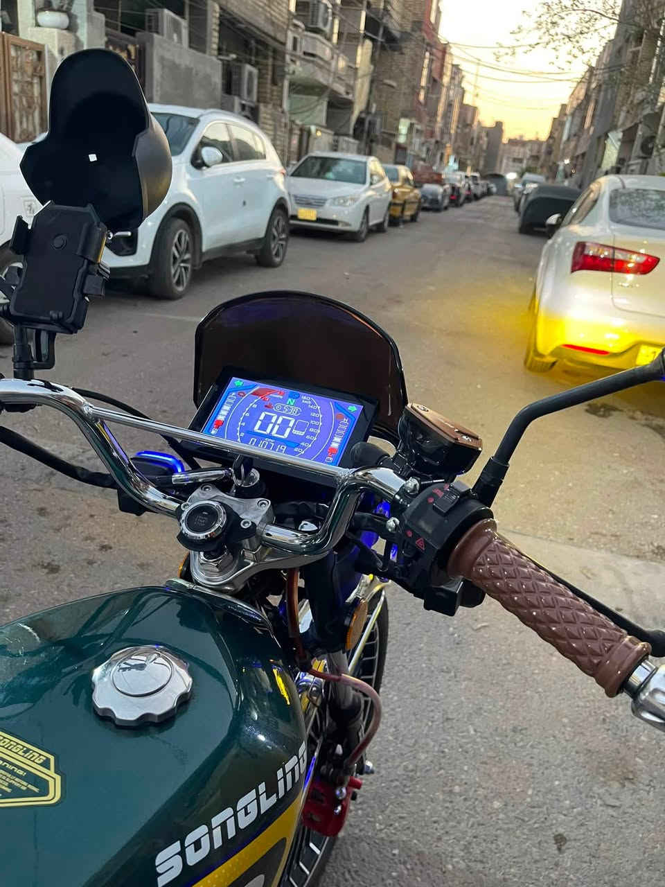 السلام عليكم للبيع دراجه سيفان مديل 2026 محرك  200CCدراجه فول مكفوله بعدها زيرو صار 3اشهر نازله من المعرض دراجه على وضع الشركه سعرها 850 وبيها مجال  سعر الجديد مليون و100 اوراق مال معرض اصليات  ضمان المحرك بعده موجود مكاني بغداد الشعب رقمي***********
