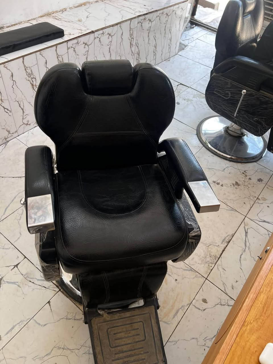 2 كرسي شبح + ميزين +مرايات2 رقم هاتف 📞 ***********
