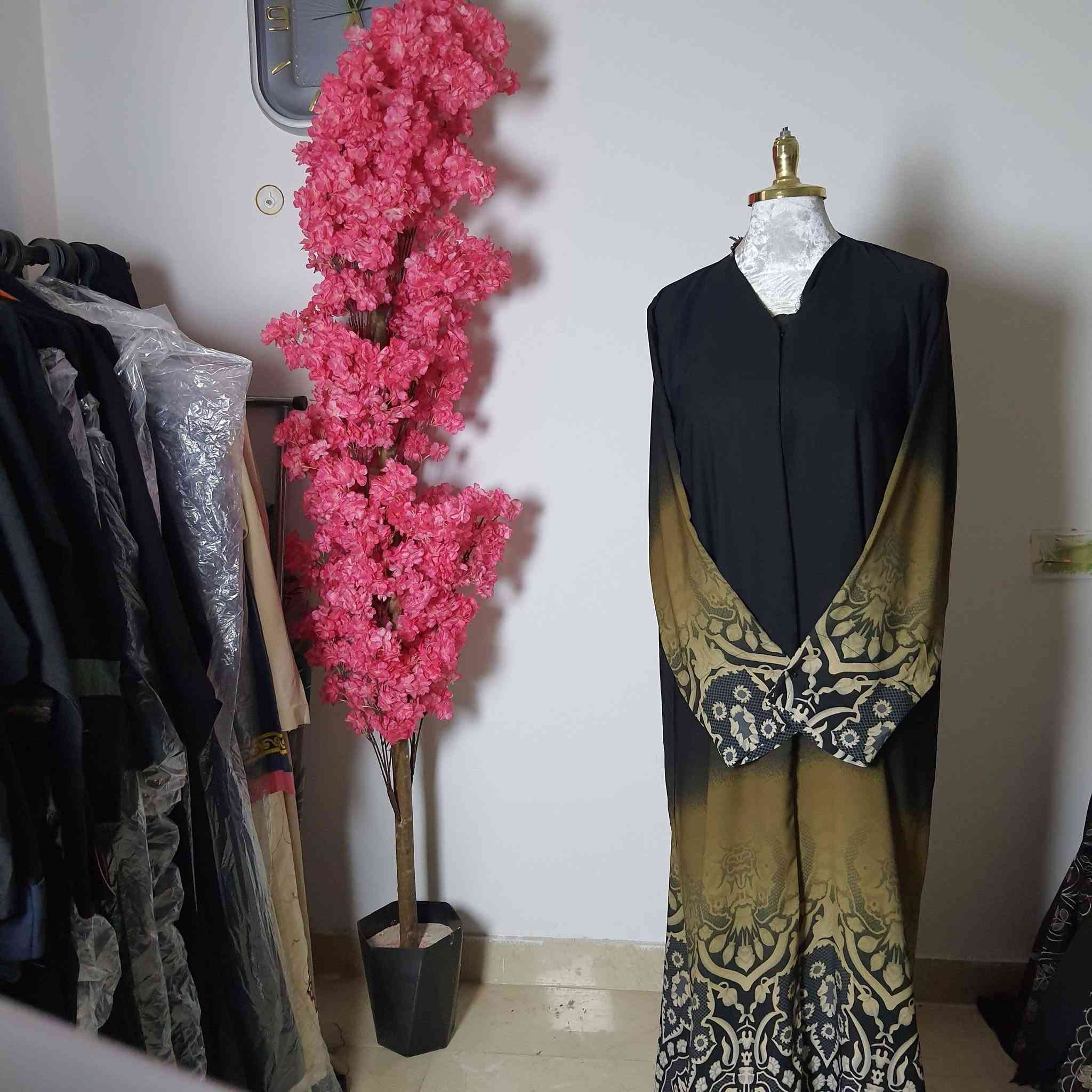 عبايات اماراتي جديد سعر القطعه ٣٥ الف الحجز واتساب ***********
