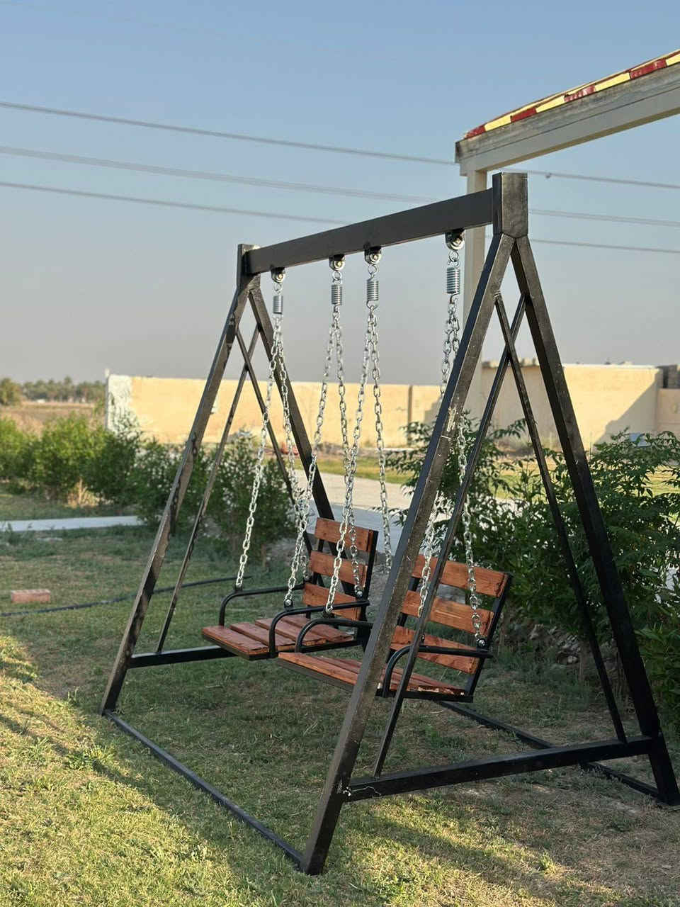 السلام عليكم ورحمة الله وبركاته متوفر مزرعة للبيع مساحتها ٢٥٠٠ متر دونم كامل المزرعة مربعة يعني واجهة ٥٥ متر  السند باسمي عنوان المزرعة ابو غريب ١٠ مناصير الي يريد يشتريها يتفضل خاص *********** والي يجيب مشتري آله الدلالية بس اهم شي الي يريد يشتريها لا يكسر بسعرها
