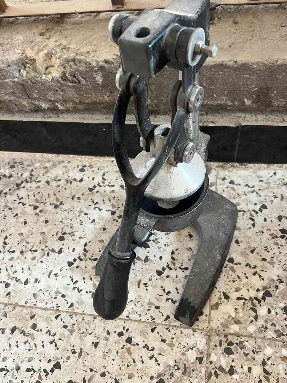 سلام عليكم عندي هذني لبيع ماعرف شكد اسعارهن لي يفيدنه بس يعلق اني ادخل له خاص
