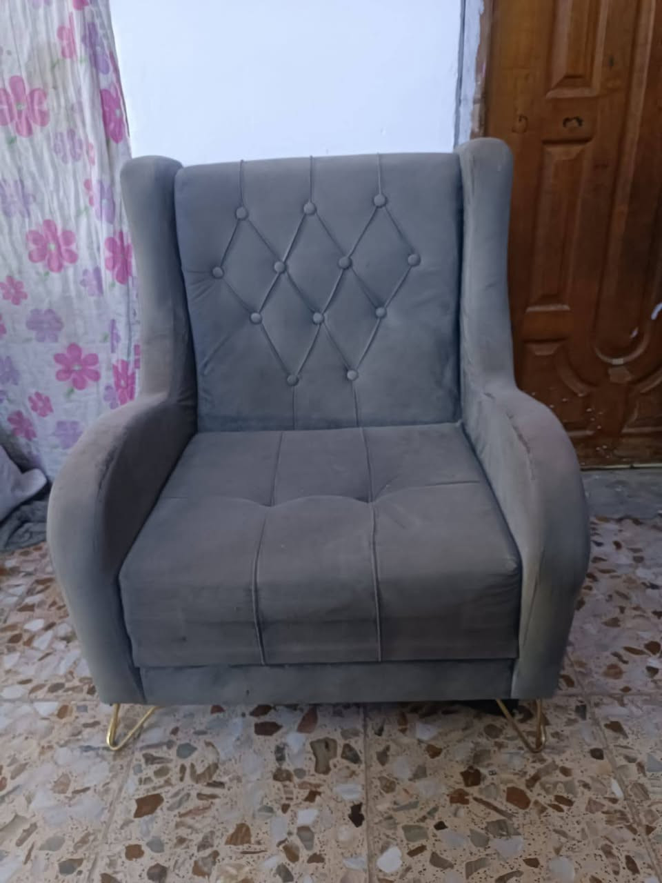 تخم عشره مقاعد للبيع السعر 300 الاستفسارعلى هذا الرقم ***********
