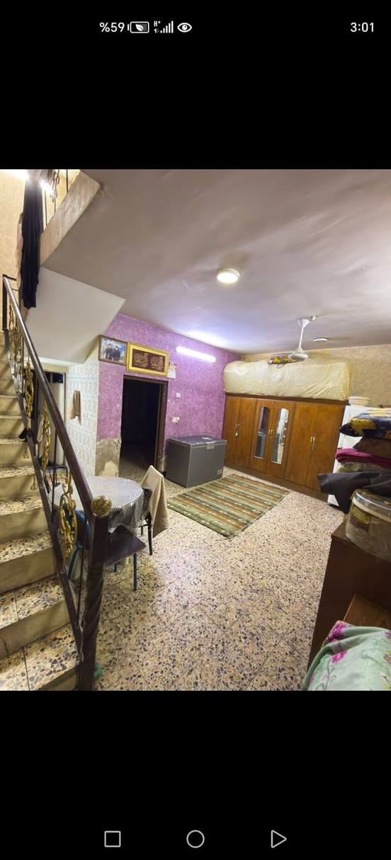 السلام عليكم 
دار 🏠 المساحه ١٢٥م طابو صرف العبيدي شهداء الأولى على الشارع ثاني فرع من نزله الشارع العام تريد تنزل من ملعب احمد جار الله تريد تنزل من ابو احمد الوكيل طابقين 
الاستفسار اوالاتصال على الرقم ***********

اداره مكتب الهدى للعقار العنوان بغداد العبيدي شهداء الأولى شارع المحافظ قرب رحيم المضمد

نص مكتوب في الصور:
- %59 3:02 أنت رقاوى 12 أيار، 12:30 م رد