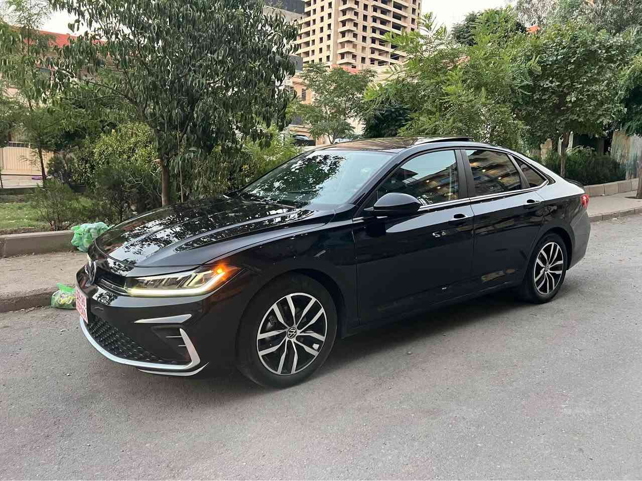 Volkswagen jetta 2025 SE +
تەنها 12,000 ڕۆشتوە  وەک سفر وایە 
پانۆراما
لایت پێش و دوا LED
ڕادار کروز کۆنترۆڵ  ڕاداری پێش و دواو لا تەنیشت 
کامێرا 
وایەرلێس چارج 
برێک بەسمە ئەوتۆ هۆڵد و ستار ستۆپ 
شەغال بەسمە  ( دوو بەسمەی خۆی لەگەڵە )
شاشەگەورە گێچ ئەلکترۆنی
تەبرید مەرکەزی و تەبرید لەمس
کوشن جلد وکارەبای و کوشن گەرم 
زۆر مواسەفاتی تر 

بۆنیتی بۆیاخە چەمەلەغی سەکنی لەسەر یەک پەڵە گۆڕاوەو بۆیاخ کراوە چەمەلەغە بیلادیەکەی ماوە و لەگەڵیەتی چاک ئەکرێتەوە پەڵەیەکی ئەبێت بە بۆیاخ   هیچ ناوگرتنی نیە شانسی شوختی نیە  دەعمەکەی بەشی سەرەوەیە

ئێرباگی شان و سوکان بیلادی بۆ داندراوەتەوە هەموو پارچەکانی لایت و دەعامی و ڕادێتەر هەمووی بیلادیە بە شەرتی هەموو فەحسێک بچوکترین نوقسانی نیە ماڵی دۆستە چاڵ و شوختی نیە

نرخی : 168$ قفل🔐
*********** السليمانية, العراق

