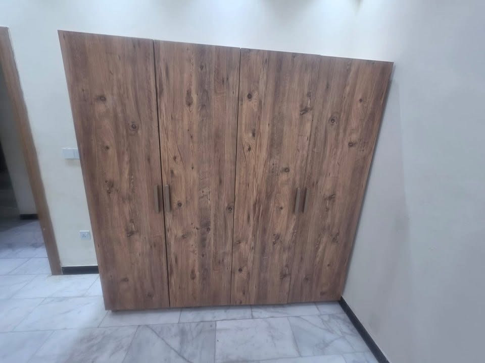 غرفه شبابية
كنتور٤خانات
جربايتين
ميز ومراياجدارية
٣٠٠
الاستفسار ***********
واتساب
