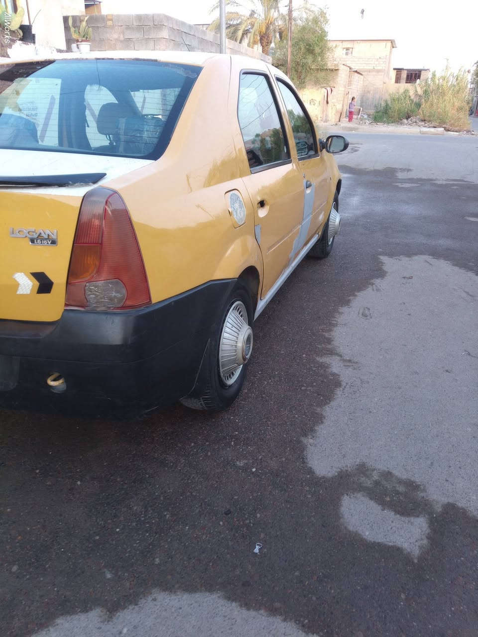 السلام عليكم رينو مديل 2009بس مكينه بيه تنقيص والباقي حداديه تخم تاير كهرباء يات خير من الله بسمي مصفره السعر 28)***********
