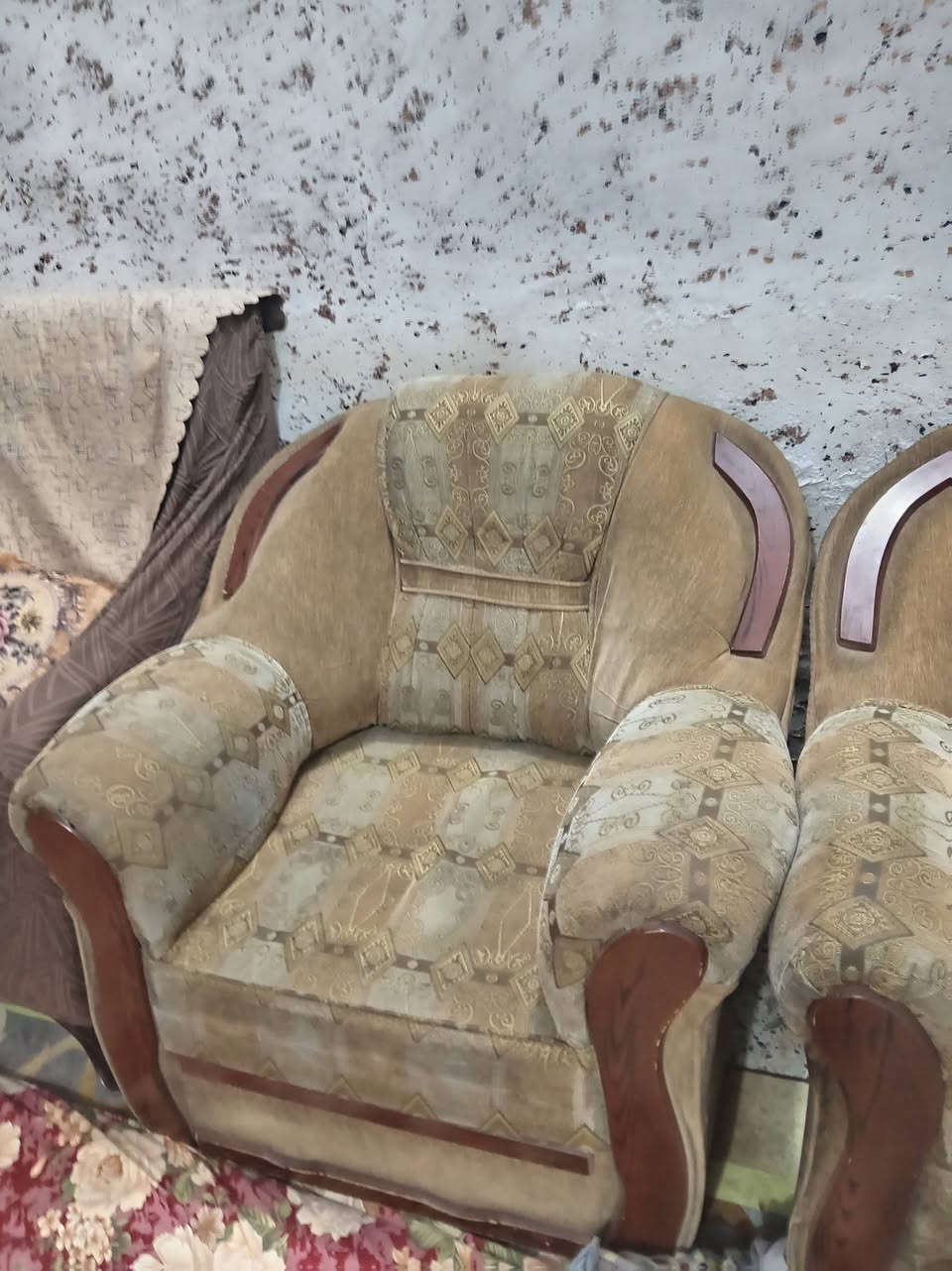 أثاث منزلي و تخم مستعمل
المعرض بدون التلفزيون بسعر 100 الف

المعرض الثاني الكبير بسعر 250 الف

تخم كامل اثنين قنفات و اثنين كراسي بسعر 75 الف

مكان التواجد الشعب - حي التجار

الرقم للاستفسار واتساب ***********
