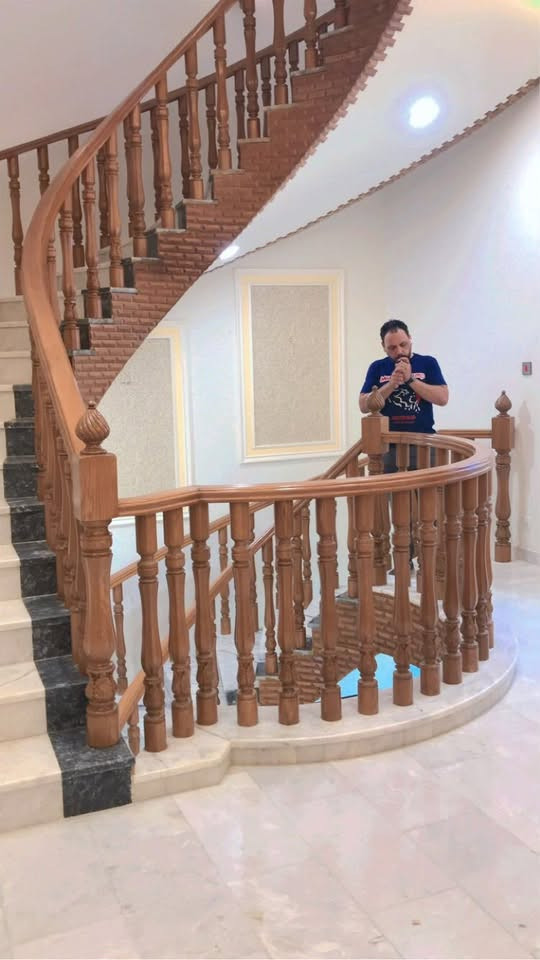 ✨ فخامة تبدأ من أول درجة… وتفاصيل تصنع الفرق. ✨
محجرات خشبية بتصميم أنيق تجمع بين جمال الخشب، قوة التنفيذ، وروعة التفاصيل، لتمنح الدرج والمكان بالكامل طابعًا من الفخامة والدفء. 🤎

نصمم وننفذ أعمالنا بعناية، لأننا نؤمن أن المحجر ليس مجرد حاجز للدرج… بل قطعة أساسية من جمال المكان.

📐 تصميم | تصنيع | تنفيذ
🌟 الجودة في التفاصيل… والفخامة في الاختيار

للتواصل زورونا في موقعنا 
رمادي شارع 40 او الاتصال 
***********

نص مكتوب في الصور:
- realme Shot on realme C35