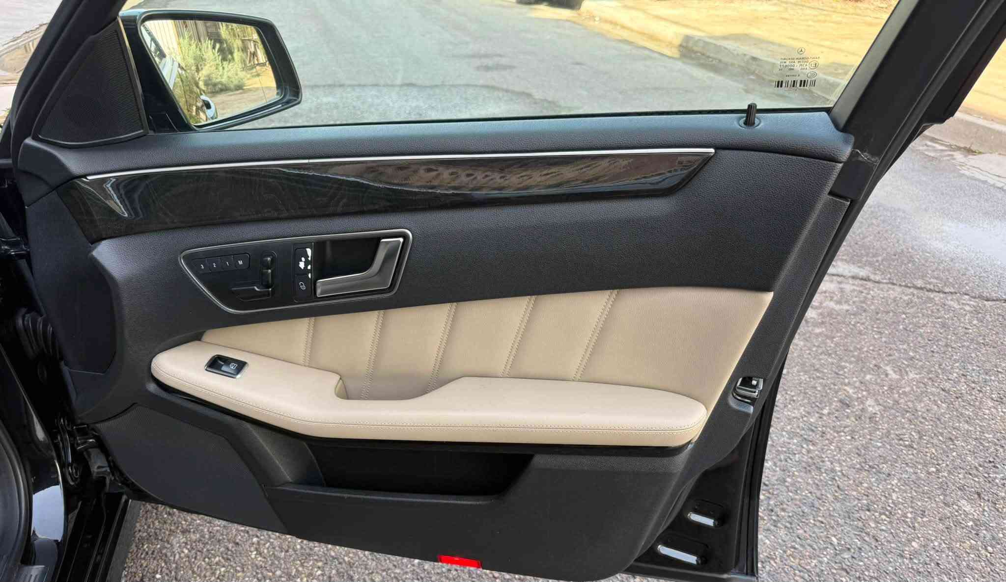 السلام عليكم
للبيع مرسيدس حجم E350 خليجي سيارة
موديل 2012
كفاله عامة من جميع النواحي ماشيه 120الف
مواصفات سياره فوال واحد على واحد 
سيارة تو ويل 
السعر 172ورقه العنوان بغداد شارع فلسطين 
للاستفسار ***********
