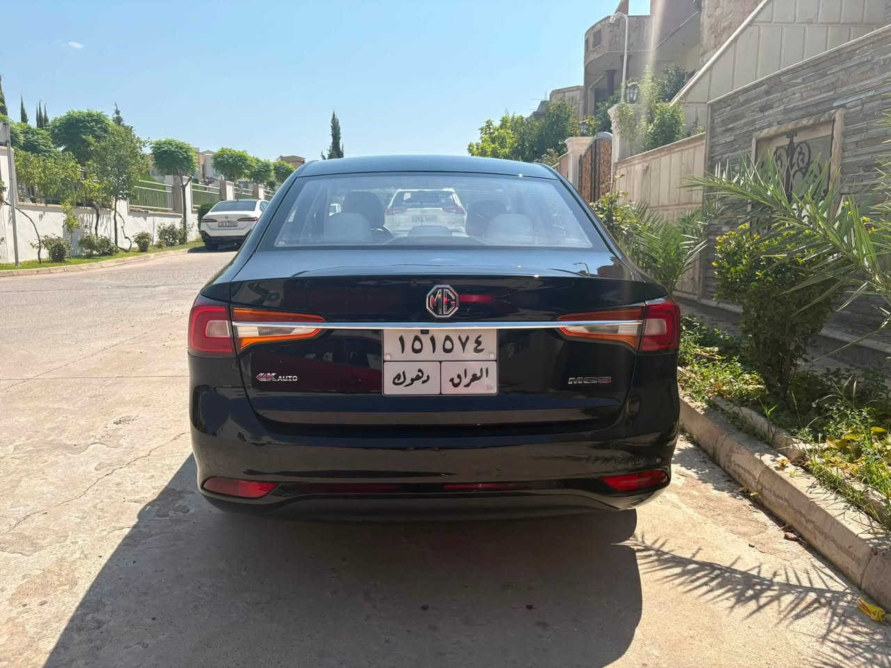 :
🚘 للبيع MG5 Comfort 2021

MG5 موديل 2021 – فئة Comfort
سيارة عملية واقتصادية، مناسبة للاستخدام اليومي والعائلي، وبحالة جيدة جداً.

🔹 المواصفات:

* موديل 2021
* فئة Comfort
* ماشية 90,000 كم
* كاميرا خلفية
* حساسات خلفية
* شاشة وسطية كبيرة
* تحكمات ستيرن 🎛️
* مثبت سرعة
* تحكم بالمقود
* داخلية أنيقة ومريحة
* ناقل حركة أوتوماتيك
* مكيف
* زجاج ومرايا كهربائية
* جنوط ألمنيوم
* مساحة داخلية وصندوق خلفي ممتازين

🛠️ الكير والمحرك بشرط 
✅ شرط السيارة بدون حادث أو دعم
✅ السيارة مفحوصة وجاهزة للاستخدام

📍 السيارة موجودة في دهوك

📞 للمهتمين والاستفسار:
***********
