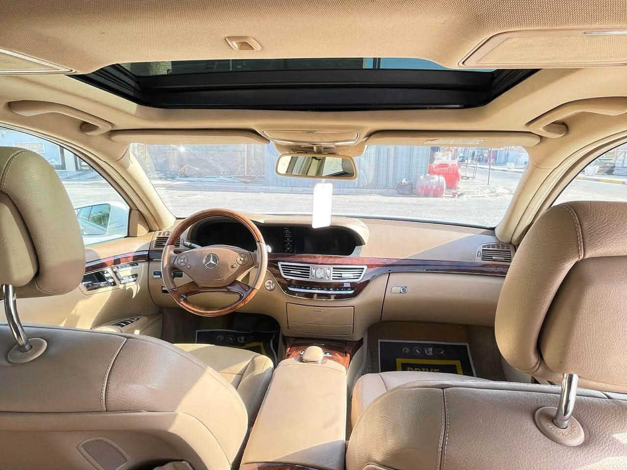 #مـارسـيـدس  اس كـلاس S350
#مـــوديـــــــل / 2012

#خـيـلـجـيــة 

#عــداد_الـمـسـافــة / 167 الـف 

#لــون ابيـــض مـيـتـاليــك الـداخــل مـشـمـشي
________________________

🔥 ثلاجة خلفية  
🔥هيدروليك ( صعود تخفيض السيارة)
🔥بانوراما 
🔥داخل بيجي Vlp 
🔥أبواب شفط 
🔥خمس بردات 
🔥محرك 6 سلندر 350s
🔥 ناظور ليلي (night vision)في الشاشة الامامية لعرض الطريق
🔥 أنارة داخلية متعددة
____________________________

علما ان ( سيارة وارد خليجي  )

محرك وگير وحدادية وكهربائيات (صفر مسج)بدون أي خلل محرك وكير مكفولات بشرط السيارة جديدة لوك..
 

السيارة صبغ فقط هلال خلفي والجاملغ الامامي بارد قليل

#الـعـنـوان / بـصرة 

#الـهــاتــــف /***********
