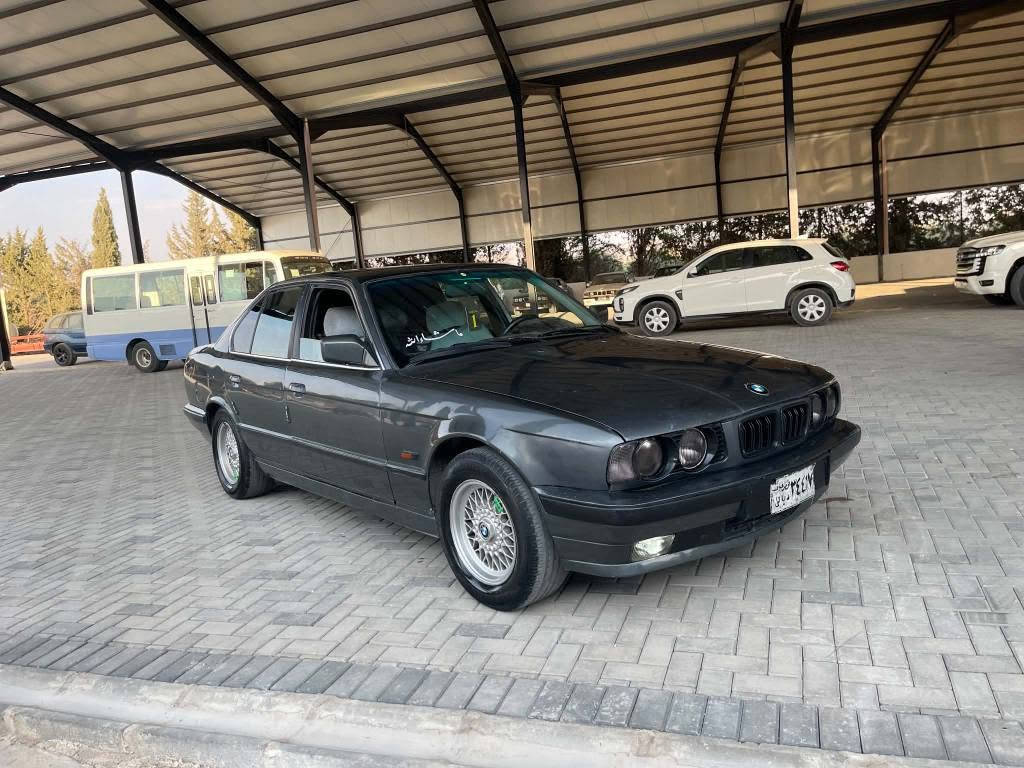 🌹بەناوی خوای گەورەو میهرەبان 🌹      
BMW
مۆدێل 1991                ***********
ئاڕمی پلاستیکی هەولێر ئاڕم و ئەوەلیات و موس و بڕاوە بەشەرت  گێڕو مەکینەو ئەکسلی بەشەرت  چوارتایەو ویلی  لۆکی لەژێرە 
دوجام کارەبا وپێش پان و سڵاید پێش و دواو شان و سەقفی چەکوشی پێوە نیە  لایت زینۆن وبلاجگتۆر  
سعری 23گەڵاو معامەلە ناونیشان سلێمانی 
ژ . م   ***********           *********** السليمانية, العراق
