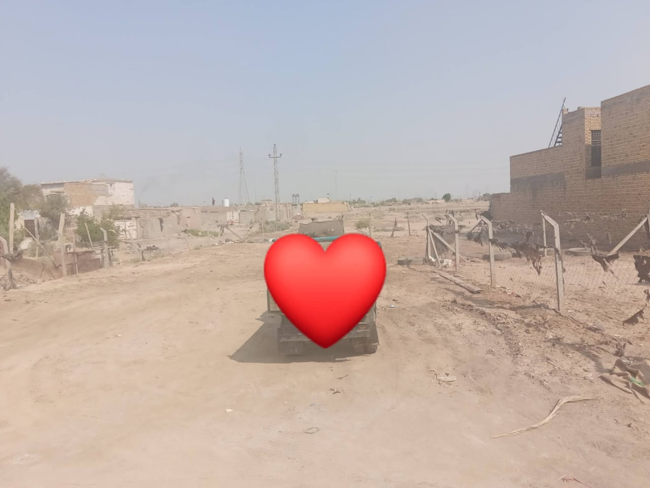 سلام عليكم
قطعه للبيع مساحه 400 اذا تريد 200 ابعيلك 
متوفر لها كهرباء ماء شارع تبليط يعبد عن شارع 
50 متر وشارع ينزله للقطعه شبيش عرضا 8 متر 
مكان القطعه ناصريه وراه طاقه. الكهرباء  5 كيالو قطعه .
جاهزه ومدفونه ومسيجه بشبك السعر لاتصال عل الرقم ***********
