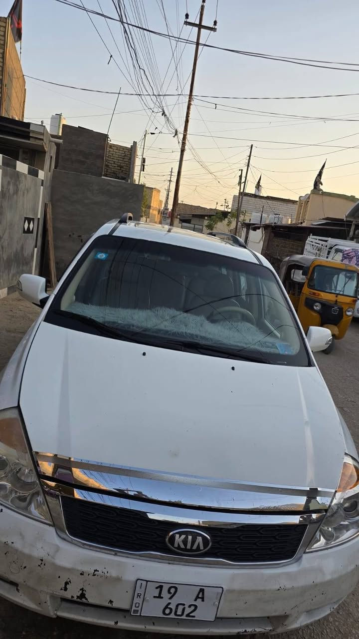 للبيع.   kia Carnival 2009 كيا كارنيفال(خليجي)
المواصفات:
المحرك: 3800 V6
اللون: أبيض
الرقم: كربلاء (رقم مميز / ألماني جديد)
السنوية: مجددة لغاية 2028 
(السيارة باسمي والمداور ثاني يوم)
أبواب كهربائية
فتحة سقف
شاشة أندرويد
منظومة تبريد جديدة بالكامل
تخم تاير جديد
كير ومحرك مكفولات
السيارة مكفولة  من الحوادث ، فقط تبديل قبق جنطة.
السعر ١٢٥ وبيه مجال
للتواصل والاستفسار:
📞 ***********
