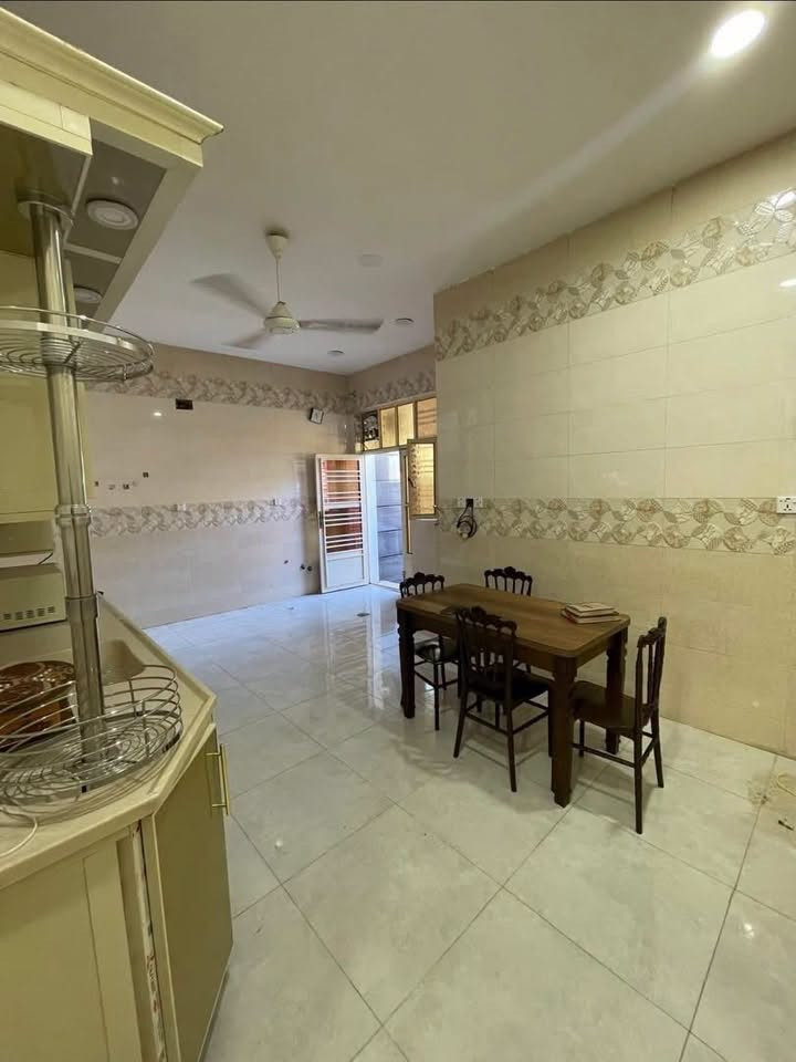 🏡 شقة أرضية حديثة للإيجار – عزل تام
📍 الأعظمية – قرب المحكمة
🛏️ غرفتين + صالة + مطبخ مشترك
🌿 منورين + طرمة + طبكة سيارة

💰 الإيجار: 700 ألف قفل

📞 ***********
📞 ***********

🏢 مكتب المستقبل للاستثمار والتسويق العقاري
