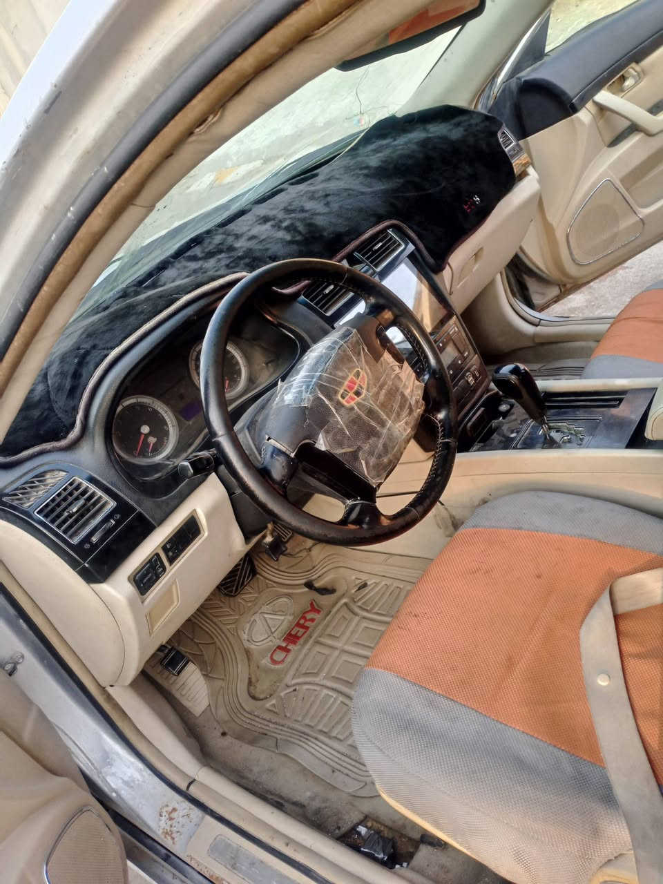السلام عليكم سياره ام اكراند  C8الجم الكبير تبريد شغال راعيهه في البصره موجود رقم المثنى سنويه ل 2029السايره تحتاج حداده السعر 35وبيهه مجال بسيط او مراوس بسياره حسب القناعه رقم المبايل ***********
