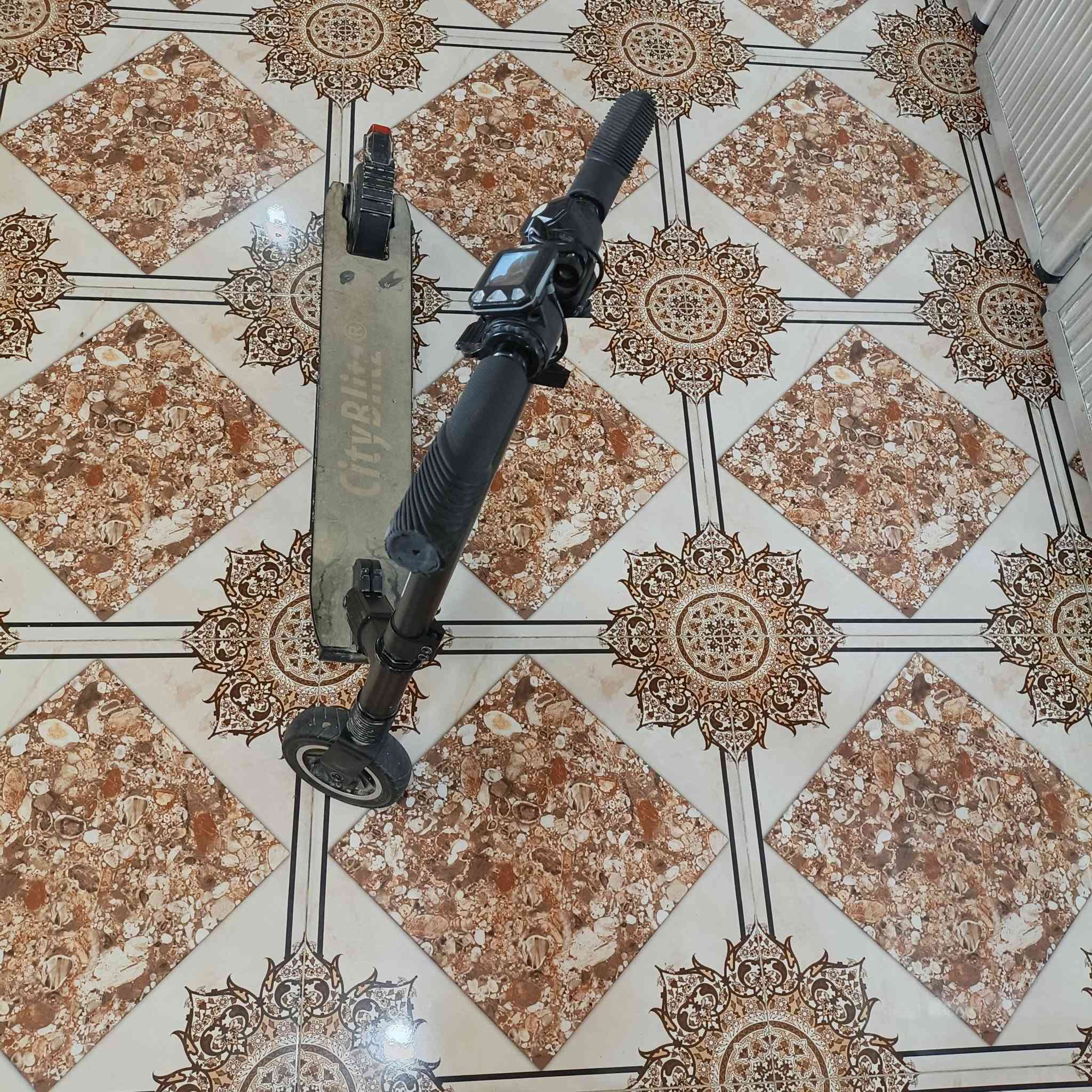 اسلام عليكم سكوتر 3 سرع قالبل للصفط يعني تحطه بجنطه و تطلع الشاشه بيهه كسر بس ما يئثر السكوتر شقال للبيع السعر90 وبي مجال
للستفسار الاتصال علئ الرقم ***********
