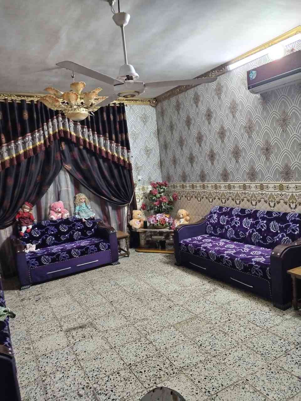 سلام عليكم بيت للبيع كامل و200مترالمساحة يحتوي علئ 2غرف نوم واستقبال وصالة وصحيات داخلية وكراج وديكورات الجدران حديثة كامل طريق ابوالجاسم ورة صورة الوائلي بكيلويبعدعن الشارع العام 20مترقريب عن الشارع العام جاهزوسعرمناسب 45بي مجال للشراي الاتصال علئ رقم ***********
