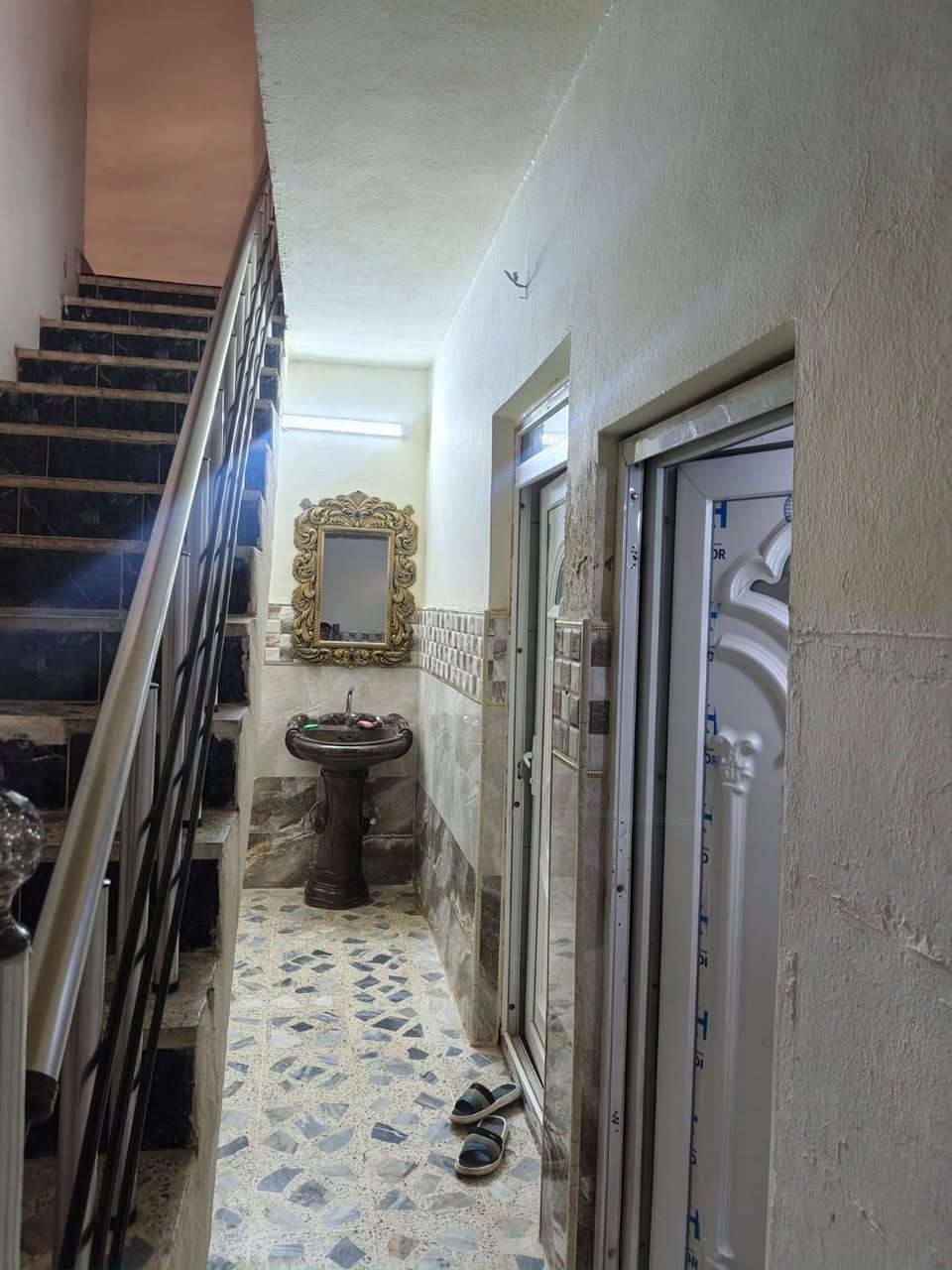 بيت للبيع القادسية الثانية سايدين مولى قرب جامع سعد بن معاذ المساحة 200 متر النزل 20 الواجه 10 البيت يتكون من طابقين طابق الاول يتكون من صحيات داخل خارج غرفتين نوم هول مطبخ استقبال طابق ثاني بناء، حديث يتكون من ثلاث غرف نوم هول صحيات مطبخ سطح عالي سطح ناصي البيت ملك صرف شرط تحويل بسم شرعي موجود للاستفسار على رقم هاتف بي واتساب
‏‪***********‬‏
بيت للبيع القادسية الثانية سايدين مولى قرب جامع سعد بن معاذ المساحة 200 متر النزل 20 الواجه 10 البيت يتكون من طابقين طابق الاول يتكون من صحيات داخل خارج غرفتين نوم هول مطبخ استقبال طابق ثاني بناء، حديث يتكون من ثلاث غرف نوم هول صحيات مطبخ سطح عالي سطح ناصي البيت ملك صرف شرط تحويل بسم شرعي موجود للاستفسار على رقم هاتف بي واتساب
