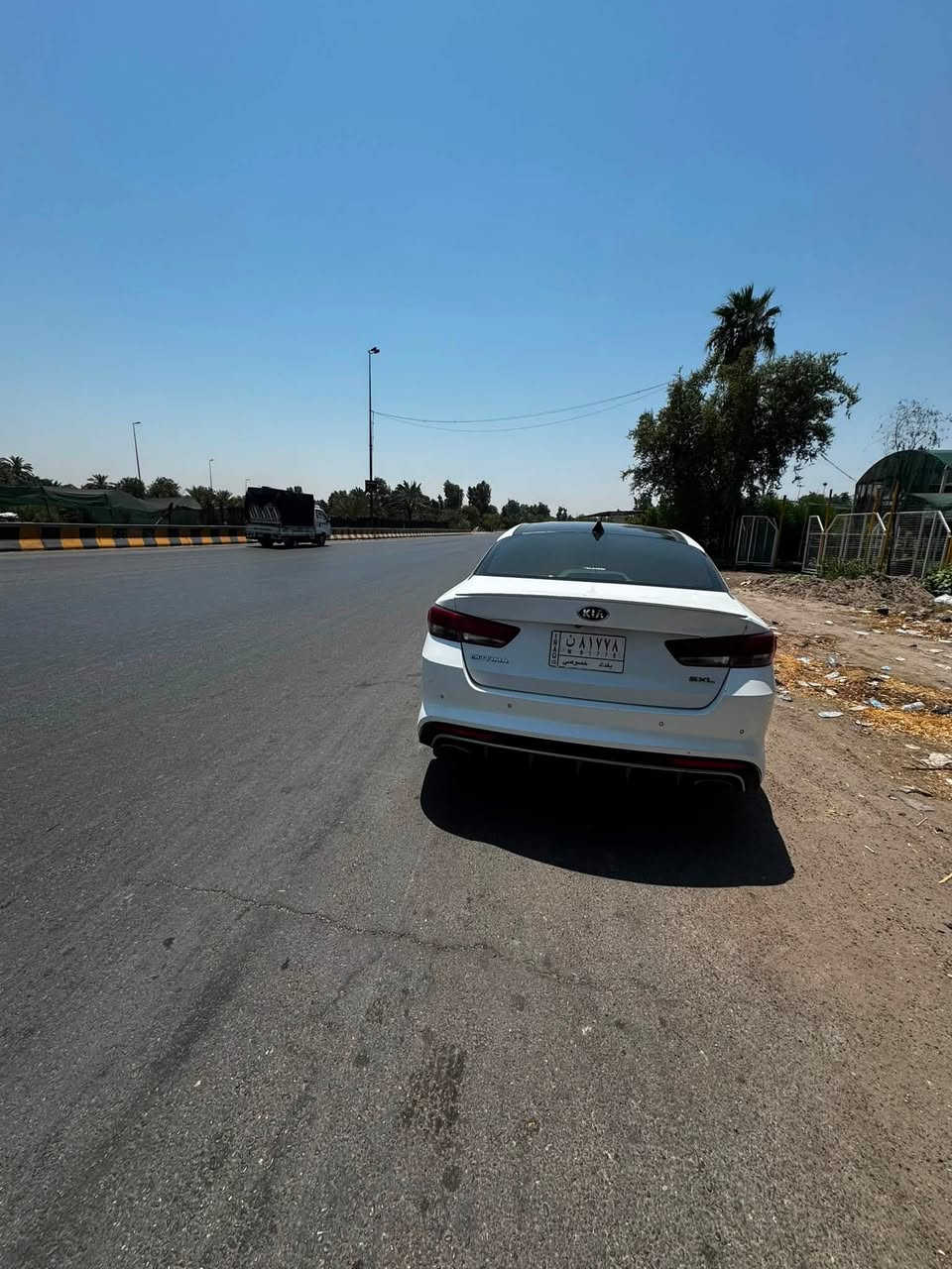 كيا اوبتيما 2016 وارد امريكي دعاميه خلفيه فقط (كلين تايتل) SXL اعلى فئة بالاوبتيما بالمواصفات والمحرك 

2000 توربو 247 حصان 
گير AT ٦ سرعات 
سقف بانورامي 
مقاعد كهربائية مع خزن 
كشنات جلد تدفئة وتبريد 
تدفئة ستيرن 
كامرات 360 درجة 
رادار امامي ونظام المحافظة على المسار 
رادار للنقطة العمياء
مثبت سرعة  
هاند بريك كهربائي 
اوتو هولد 
اضائة زينون ولد نهاري
دبل جام بالابواب الامامية لتحسين العزل
بردات مظللة بالابواب الخلفية 
قطعتين تبريد 
نظام تبريد منفصل
شاشة تدعم Apple car play و Android auto
12 سماعة harman/kardon

والسيارة مصروف عليها ادامة للمحرك والصدر 
كاملة ميحتاجلها اي صرف 

ماشية 70 الف ميل

***********
