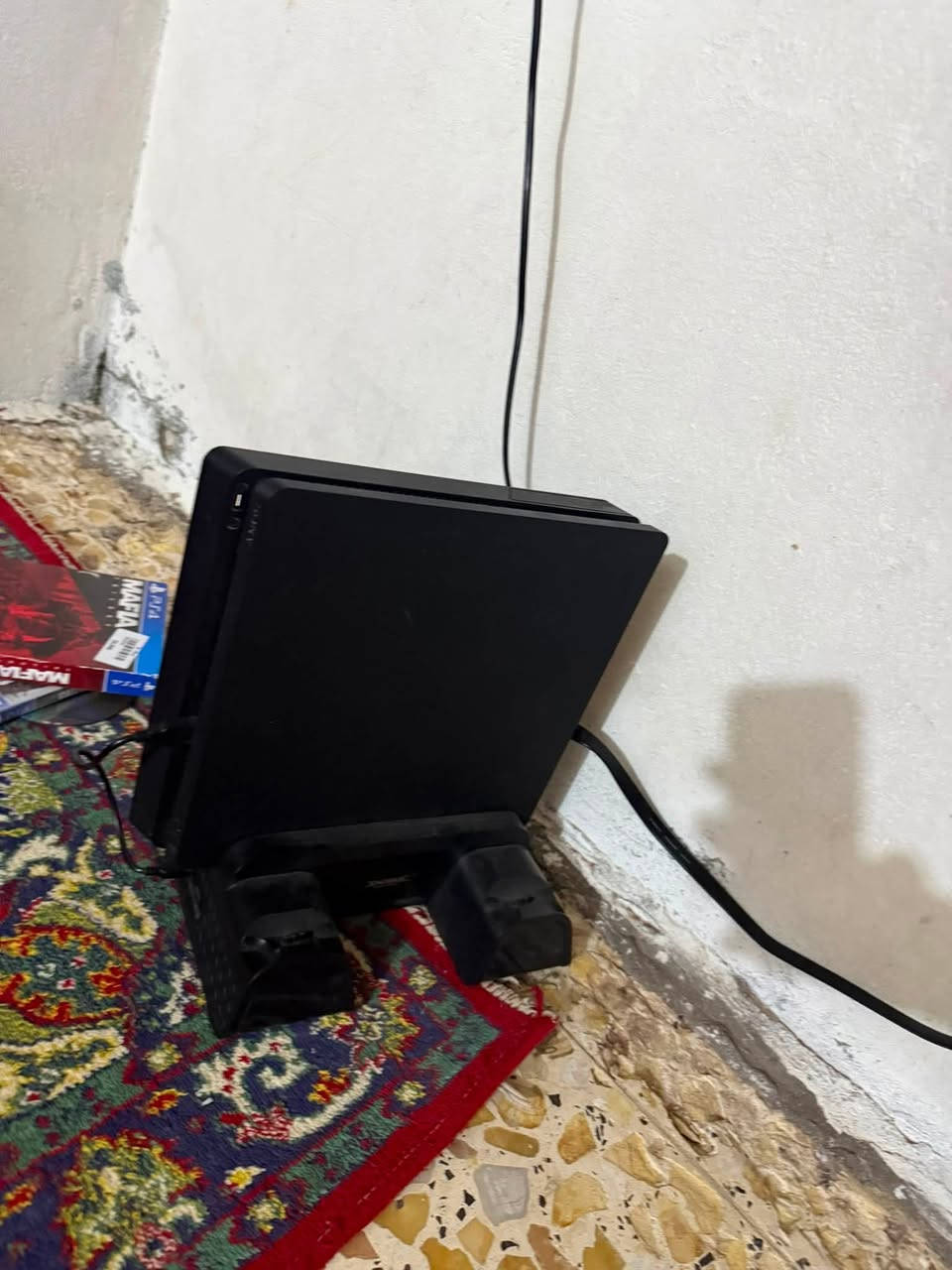 بلي فور سلم ذاكرته واحد تيرا أمريكي 🇺🇸
ما مفتوحً استخدام قليل نضيف  
كامل ملحقات قرصين جدد 
السعر ٢٢٥ وبي مجال  
*********** مكاني ميسان
