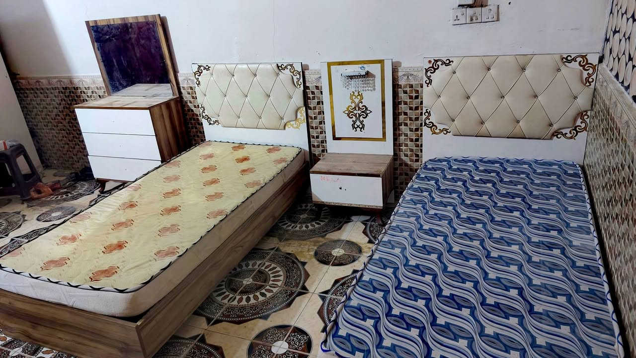 جرابي ام نفر موديل تركي مع ملحقات ميز تواليت وكومدي مع 2دوشك للبيع العنوان الديوانيه اتصال ***********
