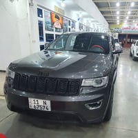 جيب شيروكي للبيع موديل 2017 سياره حلوه ونضيفه وحادثهه بنيد مبدل ومصبوغ...