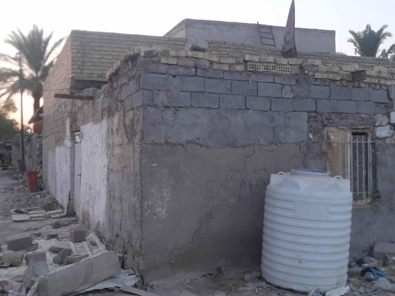 دار تجاوز ١٠٠ متر سقف صب بالمحموديه ركن السعر ٦ قفل متوازي عالبيت خلف حي المرتضى على خط النفط ***********
