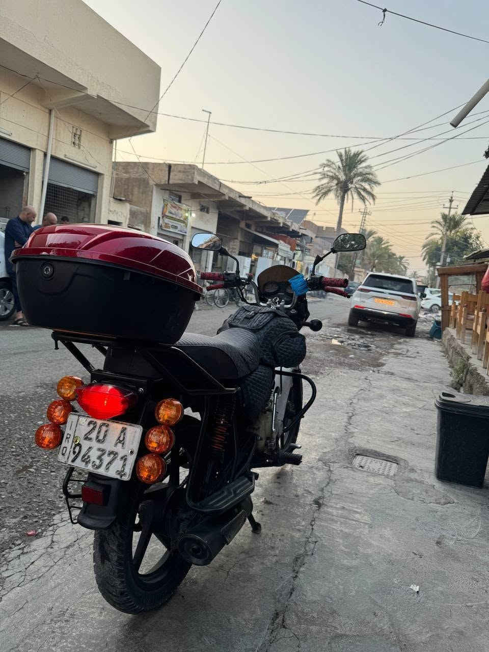 السلام عليكم دراجه بوكسر مرقمه ديالى سنويه باسمي الدراجه خير من الله سعرها مليون و400 وبيها مجال هذا رقمي ***********

