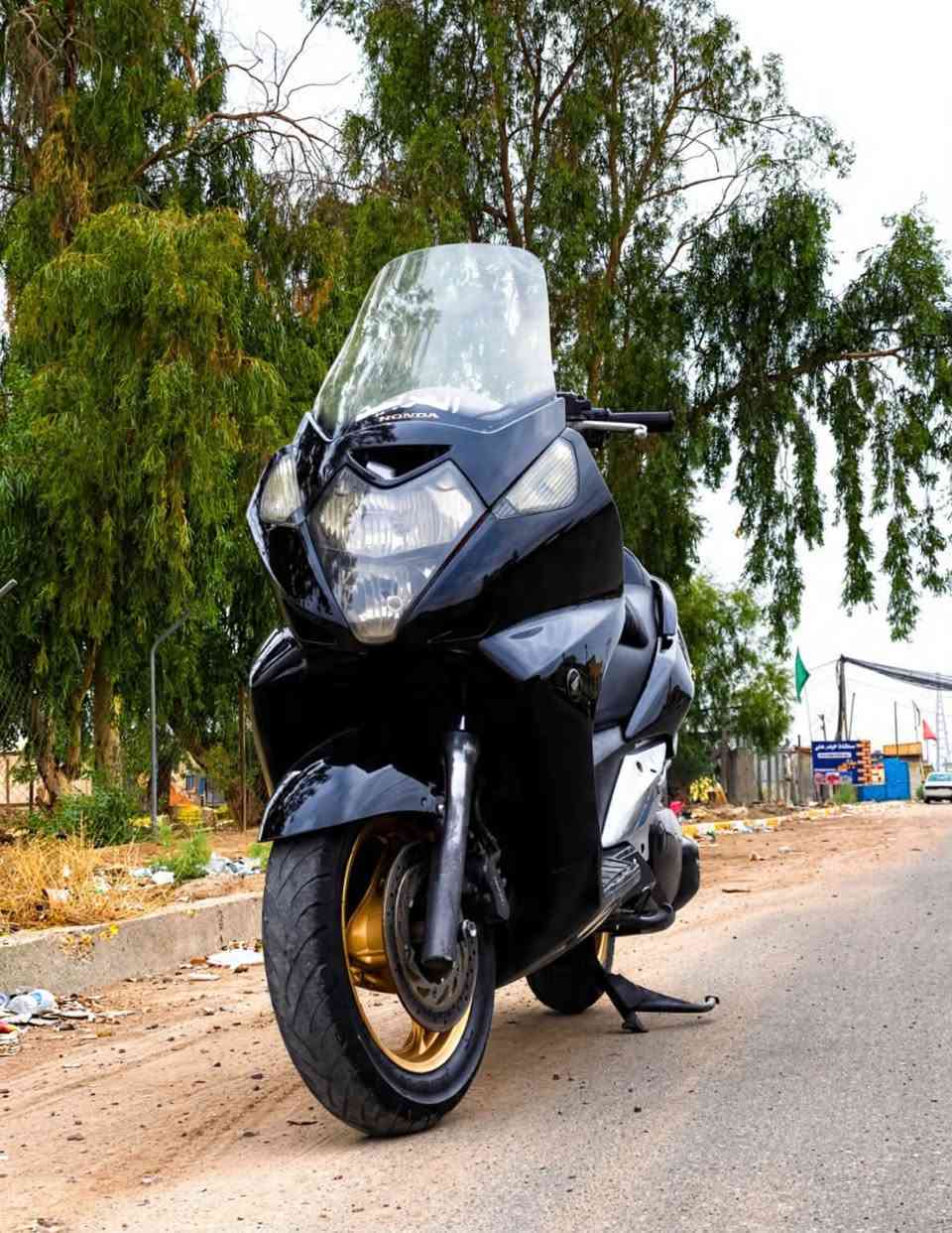 سلفر ونج 400
سكيورتي دبل سويج 
دشبول نفخ 
اوفر MOOD
فول مواصفات
ممشئ 55الف 
عل ستاند 180 بشارع 170
ما ناقصهة شي ؟
مكفوله من جميع النواحي 
تراك سليمانيه 
دراجه جديده هيه تسولف 
السعر مناسب خاص رجاً💵🍀
☎️هـــ ***********
📍المكان بغداد الشعب
