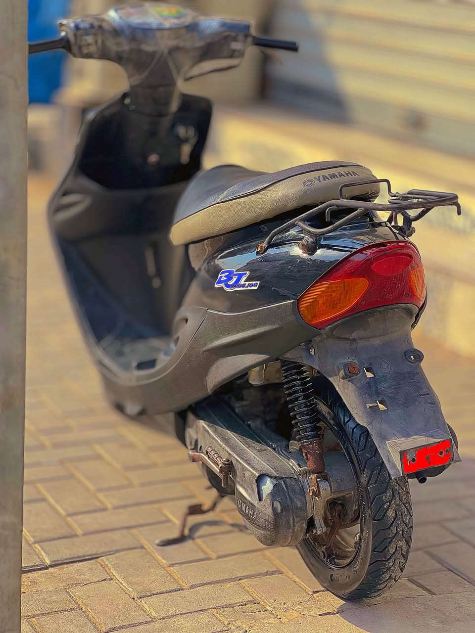 دراجة تسعة جديدة، مال وكيل، بعدهة عالشفرة، نظافتها تبين بعينك،  مرتبة ماكو هيج نضافة، كلشي بيهة أصلي وكفالة، لمكينة بعدهة  ما مفتوحة. كفراتها بلاد تايرات جدد، مكينة ناعمة ، دبلاتها كلش حلوات، بريكاهة 100%، ويلات أنضف من الجديد.
‏
‏  ٫قفال ستيرن وصندوق، كهربائيات كاملة: ٫ لايت كدام وورا، أشاير ، هورن بس سلف ينرادلة باتري شد باتري يشتغل طبيعي 
‏
‏السعر 300 ، مقفولة مقفولة، ماكو مجال للنزول لأن مو سعرها. البيع لأن ما محتاجهة،
 مكاني جزائر ***********
