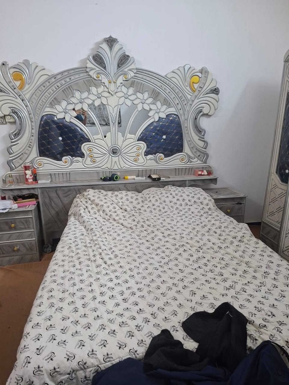 💰 السعر: 700 ألف دينار
📍 العنوان: النجف – حي الشرطة، قرب سوق العصري
🚚 الفك والنقل على المشتري
📞 للتواصل: ***********غرفة أخشاب تركية للبيع 🛏️✨
غرفة نوم تركية مستعملة، نظافتها 90/100 وحالتها زينة جدًا.
🔹 تتكون من 6 قطع:
