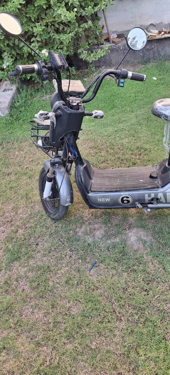 للبيع دراجه شحن ماناقصه شي بطاريات نضيفات الدراجه شبابيه يعني مو مال كبار سعر 180وبي مجال العنوان الخالديه ***********
