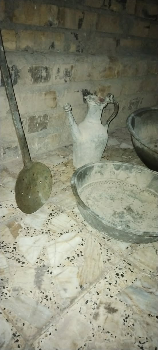 السلام عليكم ،انتيكات للبيع ،الهاون ارتفاع 30cm , العنوان بابل رقم الهاتف للاستفسار ***********
