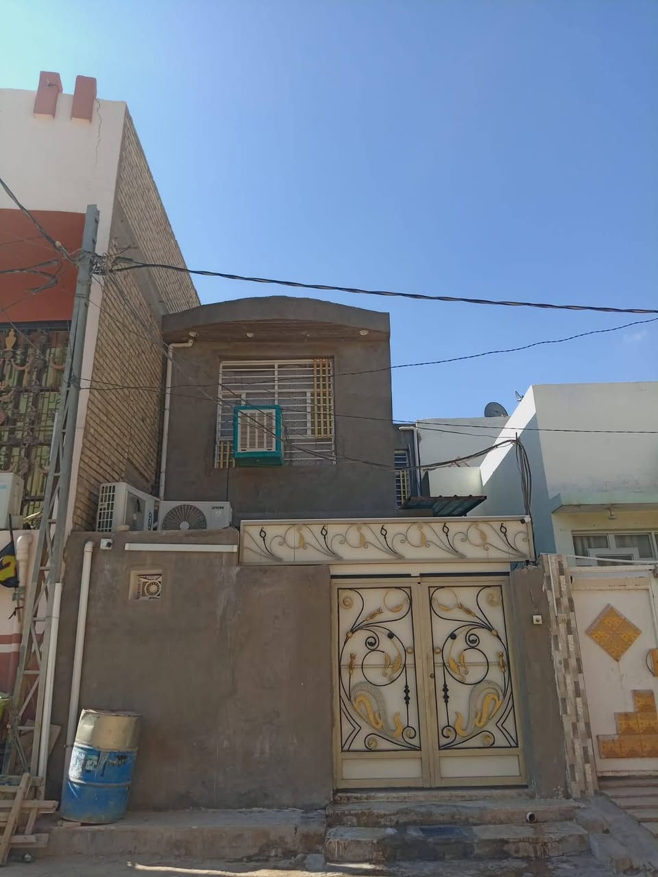 بيت للبيع • ١٠٠م • طابق ونص