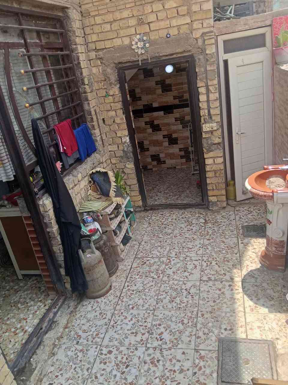 بسم الله الرحمن الرحيم بيت للبيع في الزعفرانيه زراعي قريب على السده مال الجنابين المساحة 100 متر مربع ركن البيت طابقين السعر اتصال على رقم ***********
