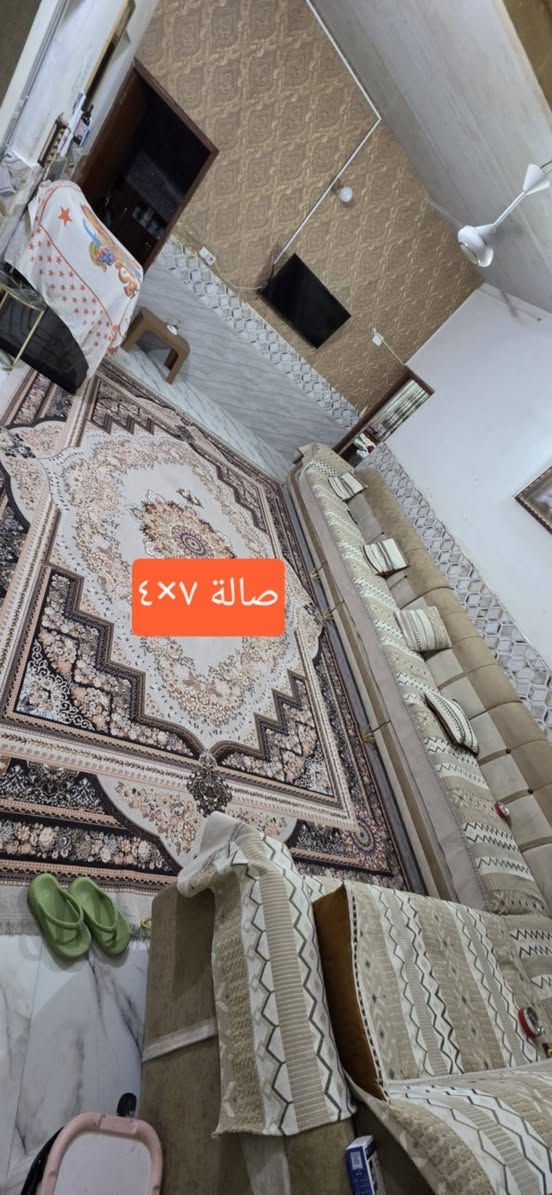 دور للبيع عدد 2 طبك مساحة كل واحد 300م 
نواب ضباط قرب مدرسة الودق 
اول بيت 2غرف نوم صاله استقبال مطبخ صحيات 
سقف سندويش كامل وجاهز 
البيت الثاني غرفه نوم صاله استقبال مطبخ صحيات 
ايضا كامل وسقف سندويش ..خدمات متوفره 
***********
نستقبل كافة عروضكم الزراعيه في حي الجوادين 
لا نتعامل بال اراضي فقط الدور
