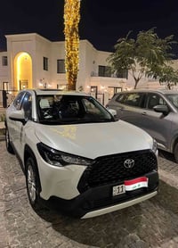 عندي كروس 2024 هايبرد رقم بغداد باسمي سياره جديده جداً كفاله عامه من ك...
