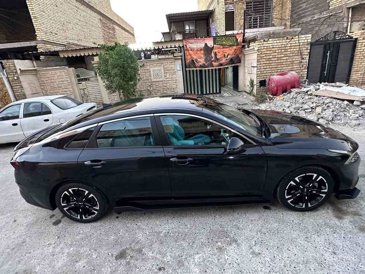 جي تي لاين K5
وارد امريكي
 الحادث كما موضح بالمنشور فقط 
فل مواصفات 2022
المحرك 1600 تيربو
بصمه تشغيل عن بعد 
بصمه ابواب 
اشارة ترجيب عند الاقتراب
شحن هاتف لاسلكي
قياده ذاتيه 
هاند بريك بصمه
مثبت سرعه
ABS نضام
مانع انزلاق
حساس أطارات
بك لايت ليد امامي خلفي
شاشة كبيره 
شاشه تدعم الكاربلي
كشافات امامي
شاشه اعطال
رادار جانبيه
رادارات امامي خلفي 
مراقبة النقطة العمياء
رادار الخطوط البيضاء
اشاير بالمري
مقعد السائق كهربائي
4  انضام قياده __أيكو + سبورت +سمارت +نورمال
فول تحكم ستيرن
كزوز سرعه
كير أوتو + عادي
مصابيح خلفية LED
مصابيح ضباب LED
رادار ضباب
2 وضعيات كامره 
حساس A/C تبريد عند اتصال الهاتف
حساس صندوك ذكي عند الاقتراب
الحادث بعده ممصلح كما موضح بالصور فقط 
ماشيه 82 الف كم
السعر (((153))) وبيها مجال قليل
العنوان البنوك حي سومر 
***********
***********
